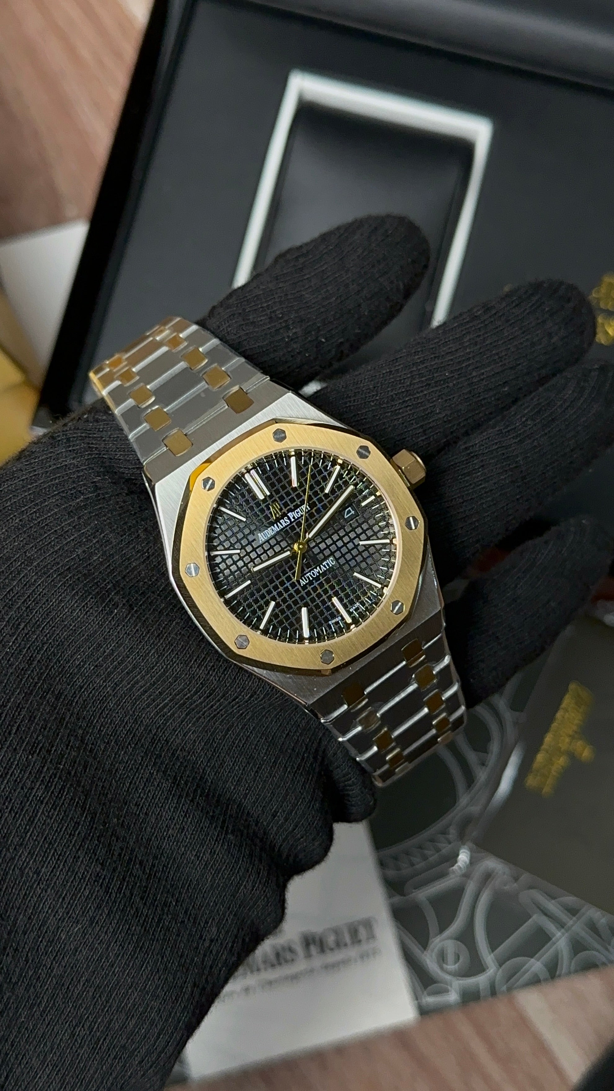 Royal Oak Plain (Black X Gold)